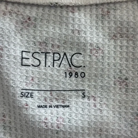 PacSun White and Red Floral Long Sleeve Tee - Picture 4 of 7